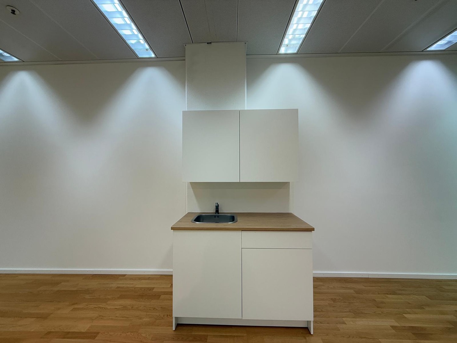 95m² office