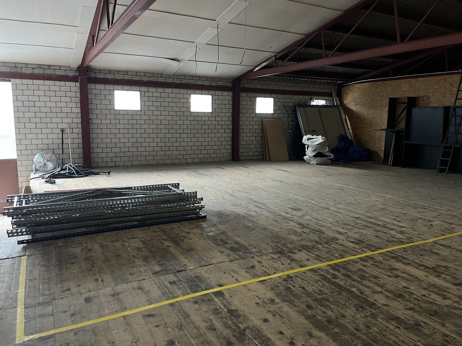 80m² commercial