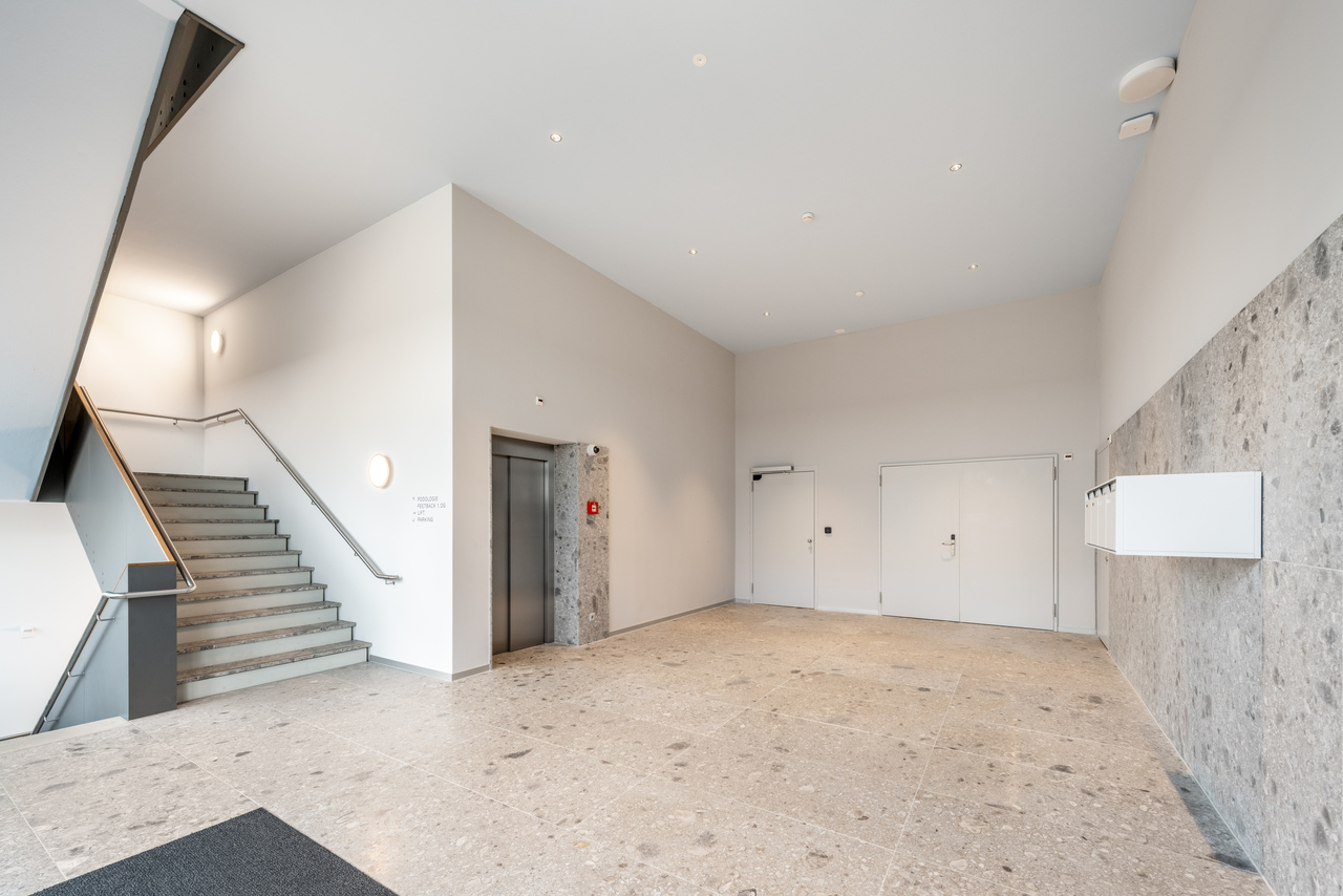 210m² office