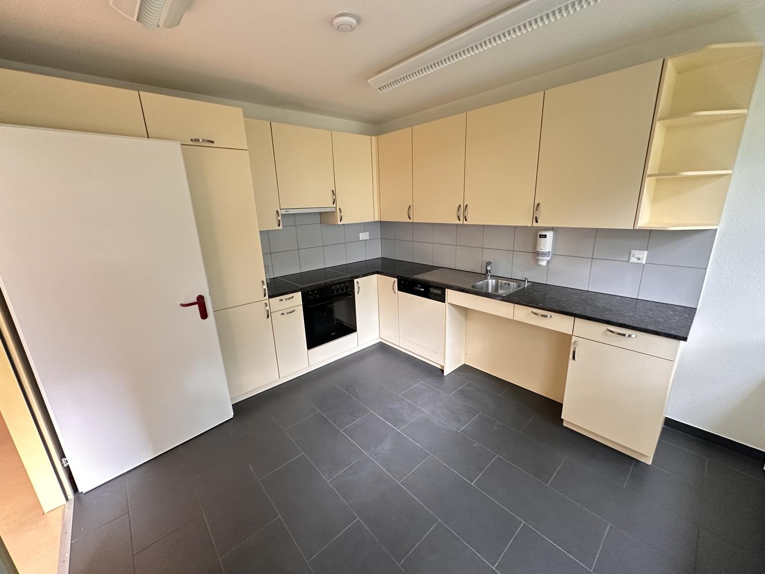 22m² office