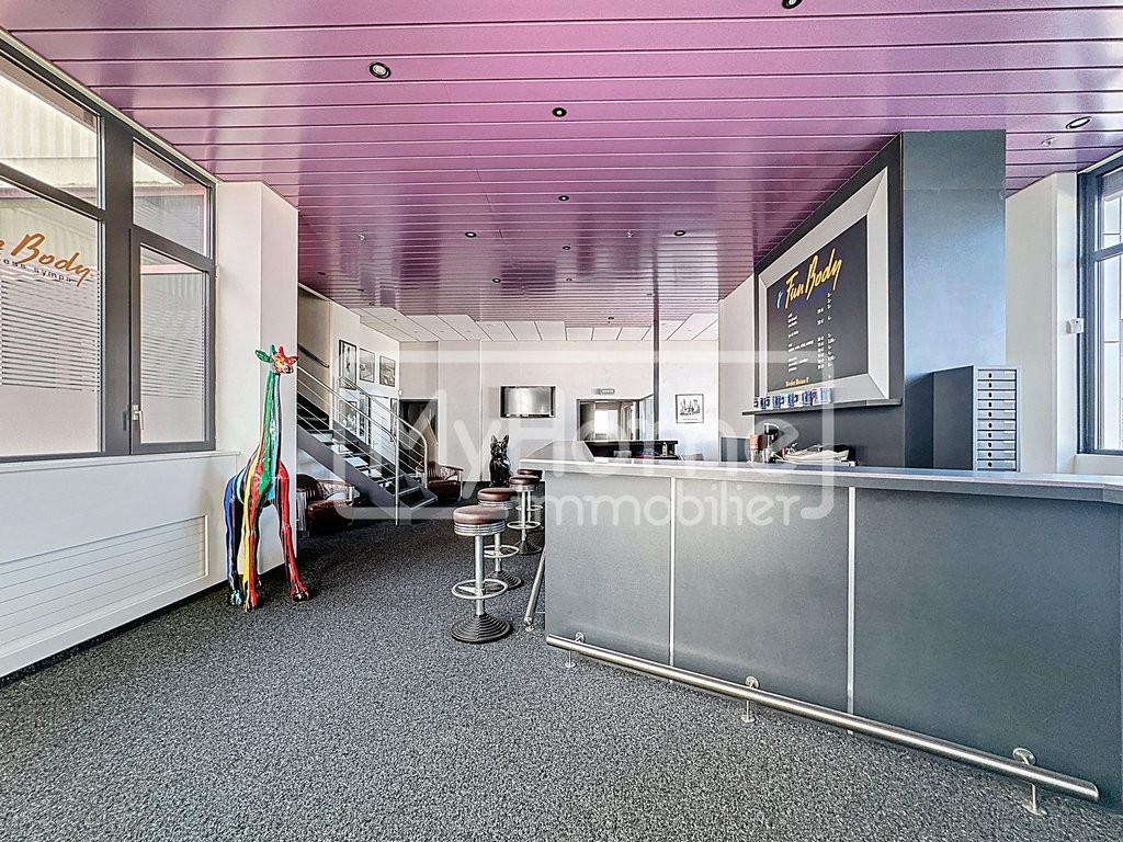 967m² shop