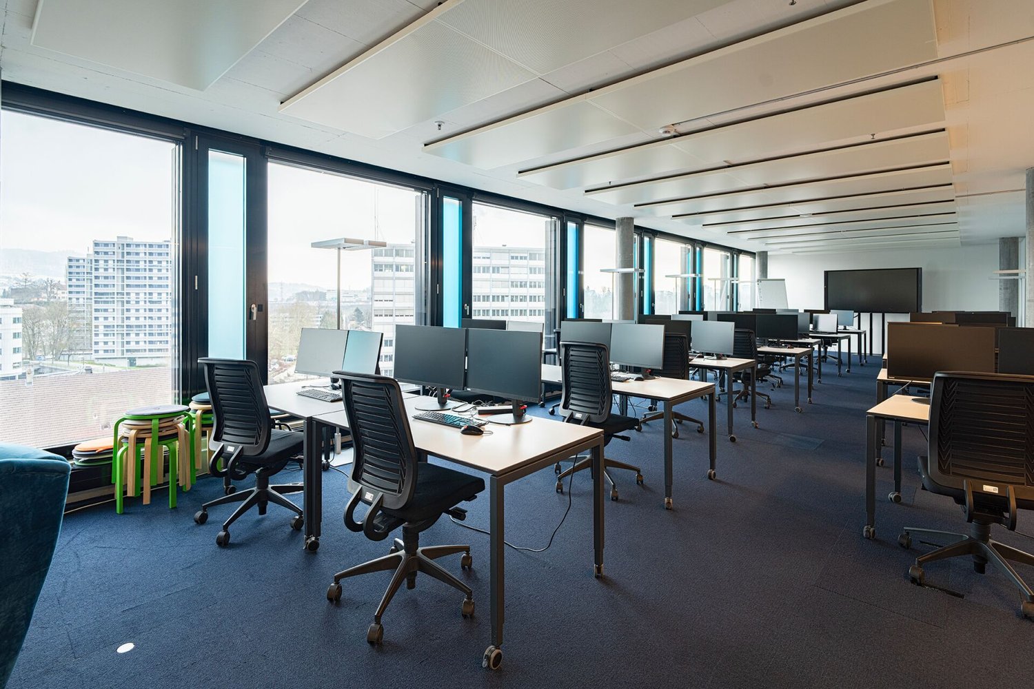239m² office