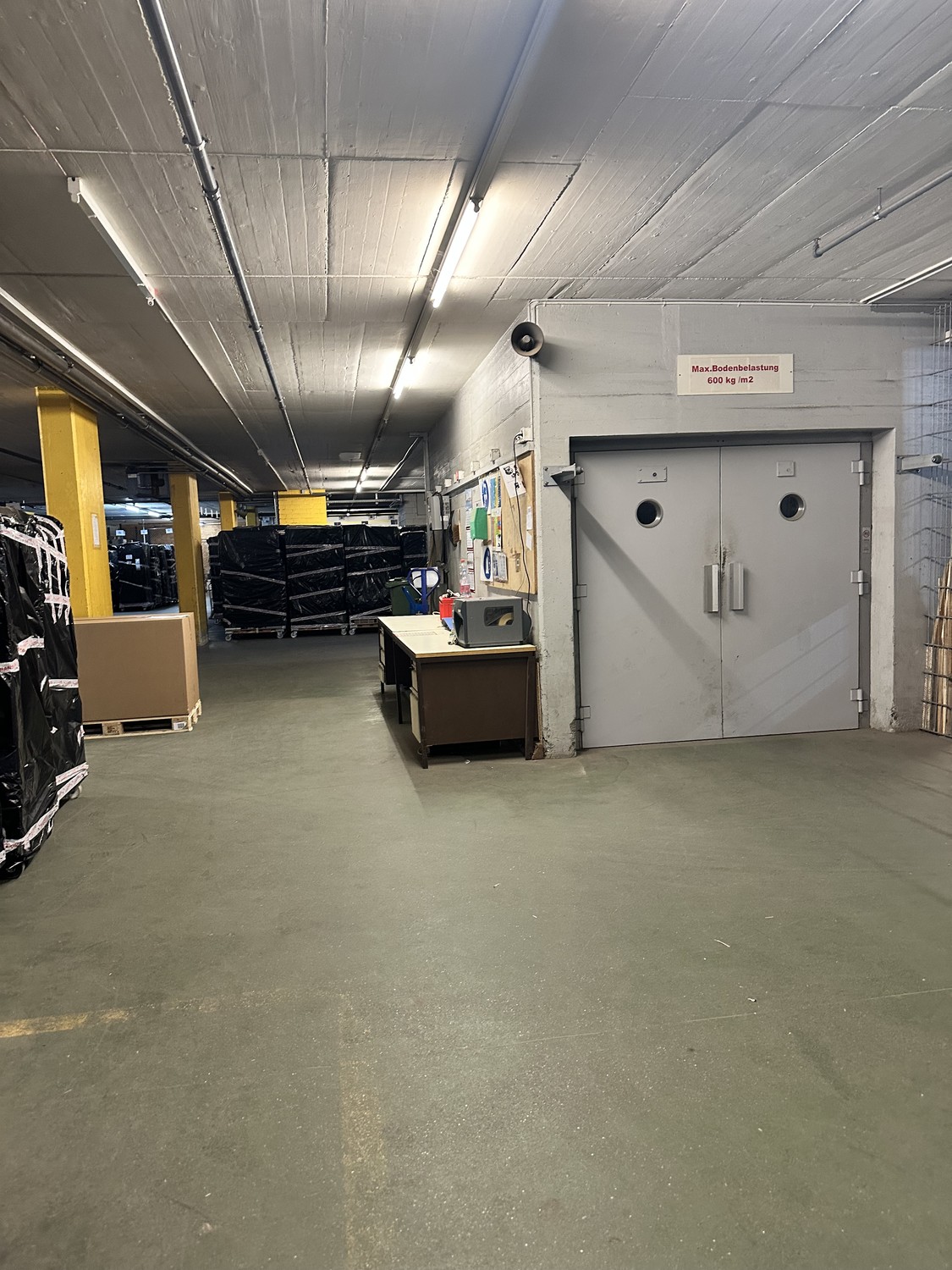 8595m² commercial