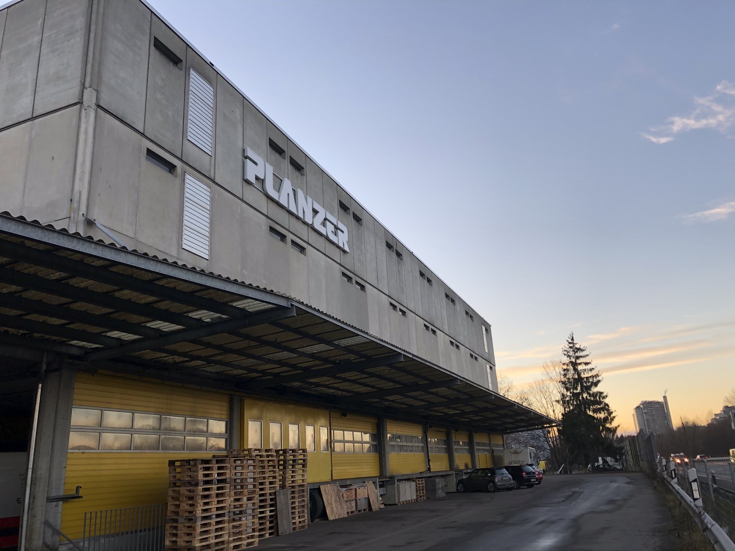 8595m² commercial