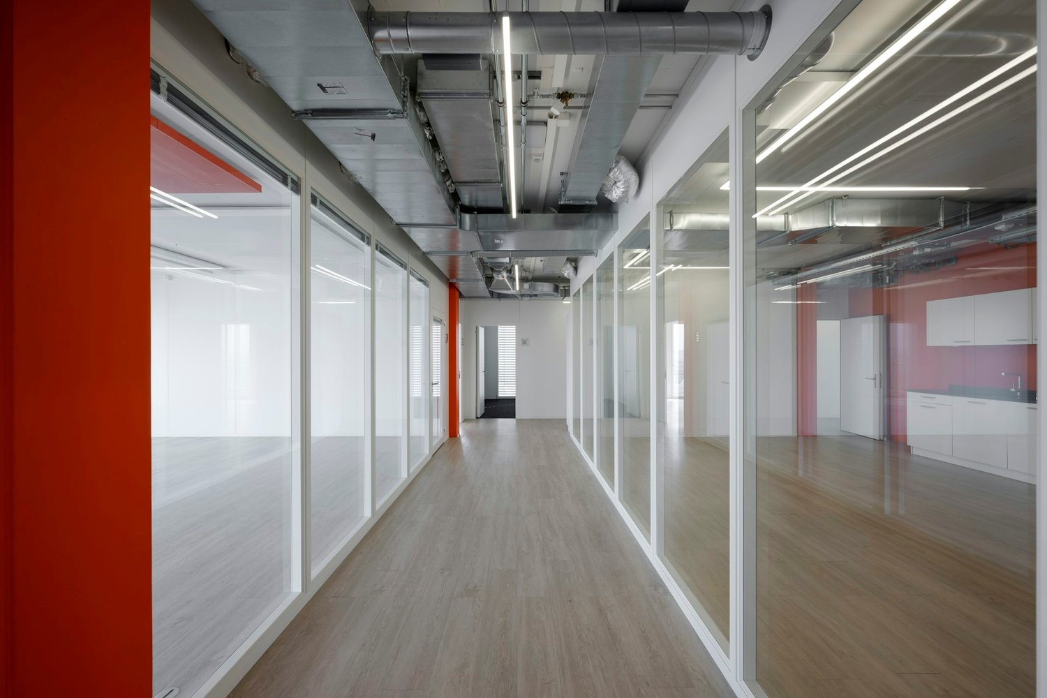 150m² office