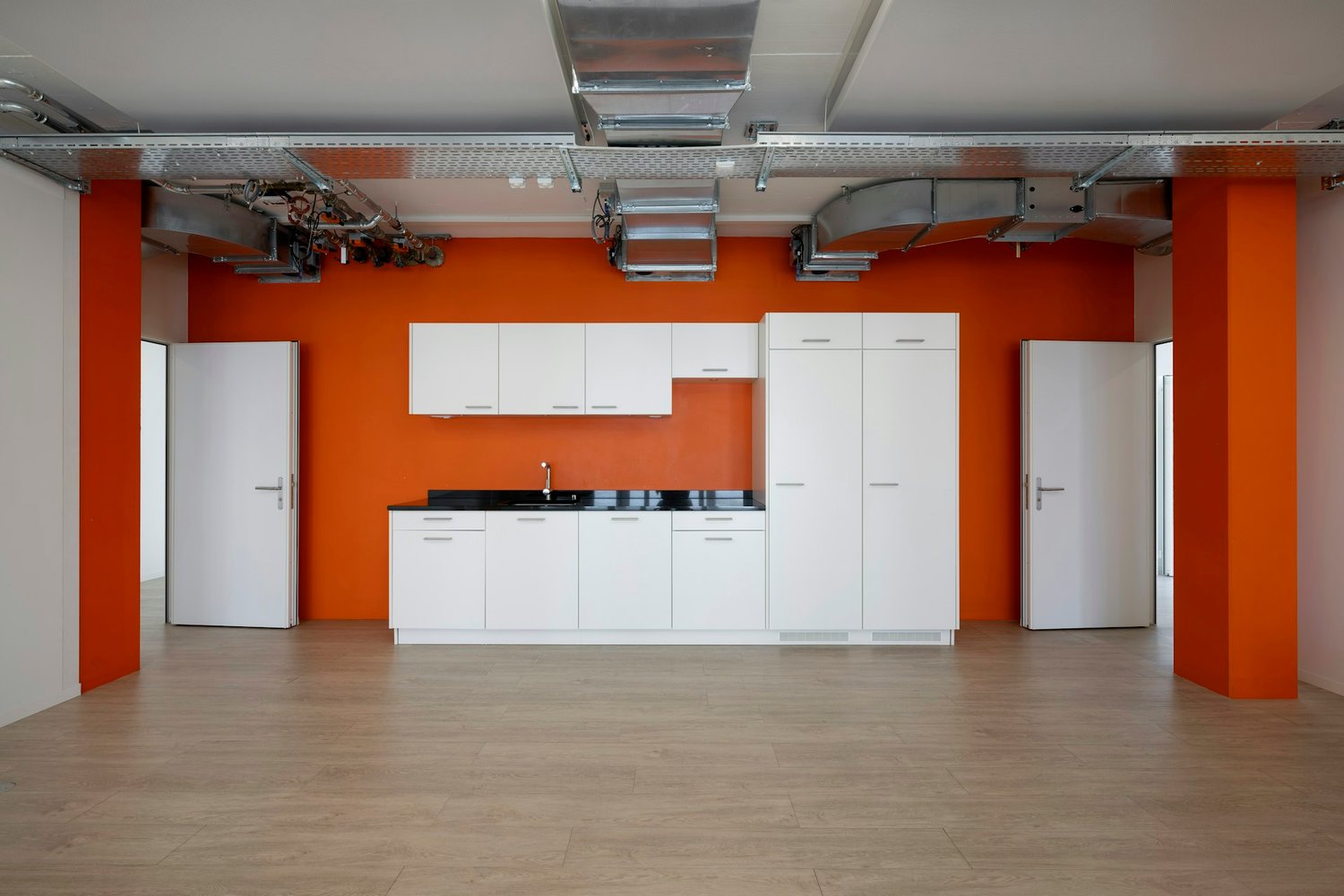 150m² office