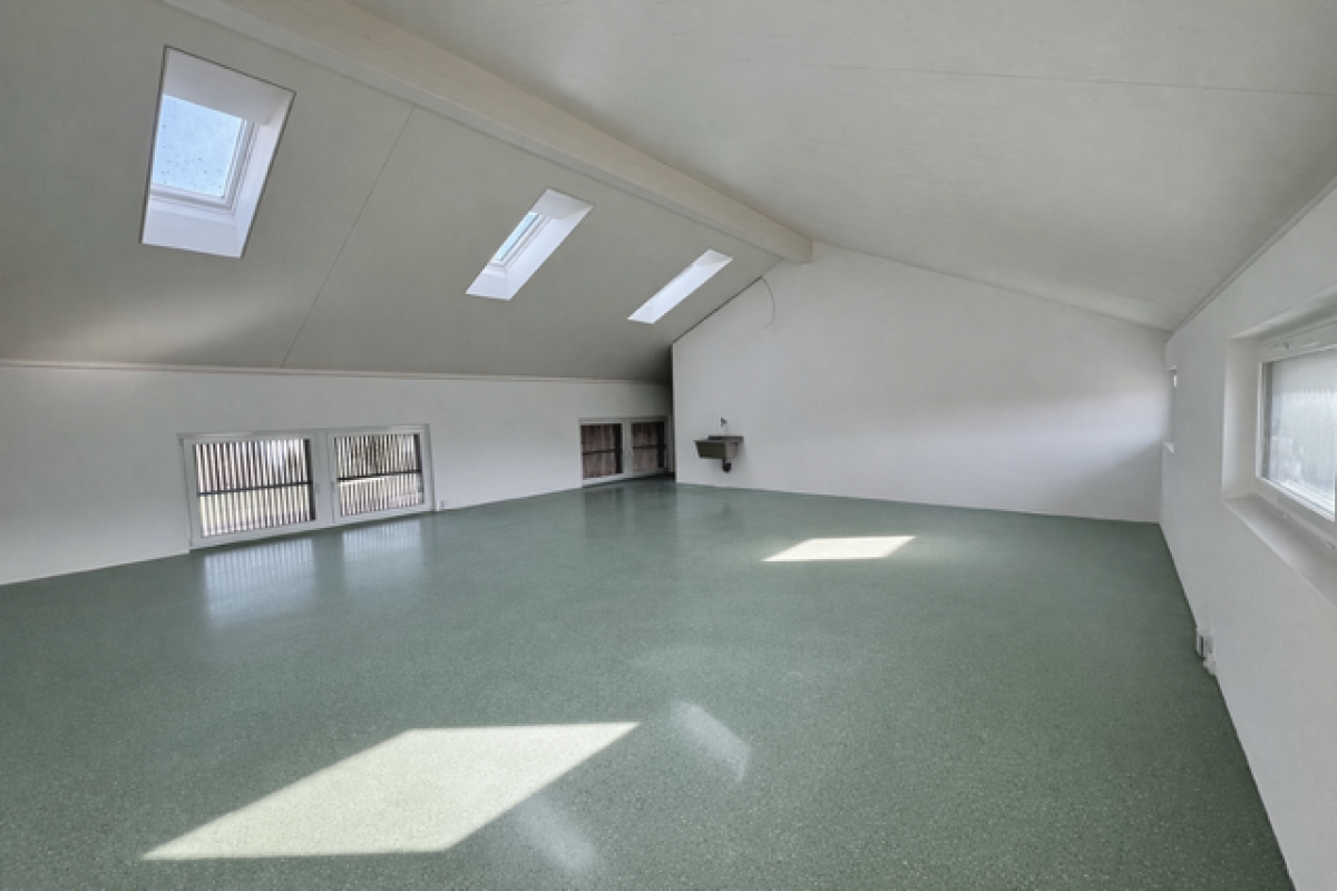 74m² office