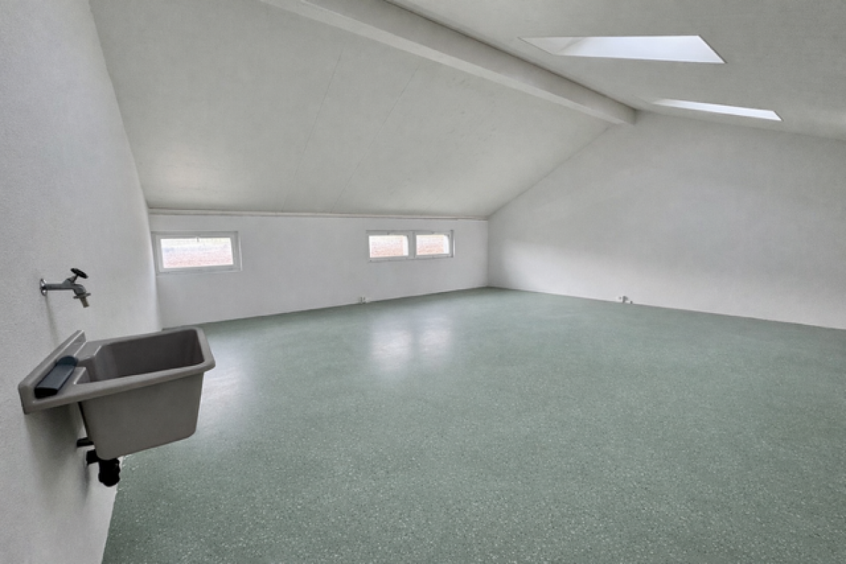 74m² office