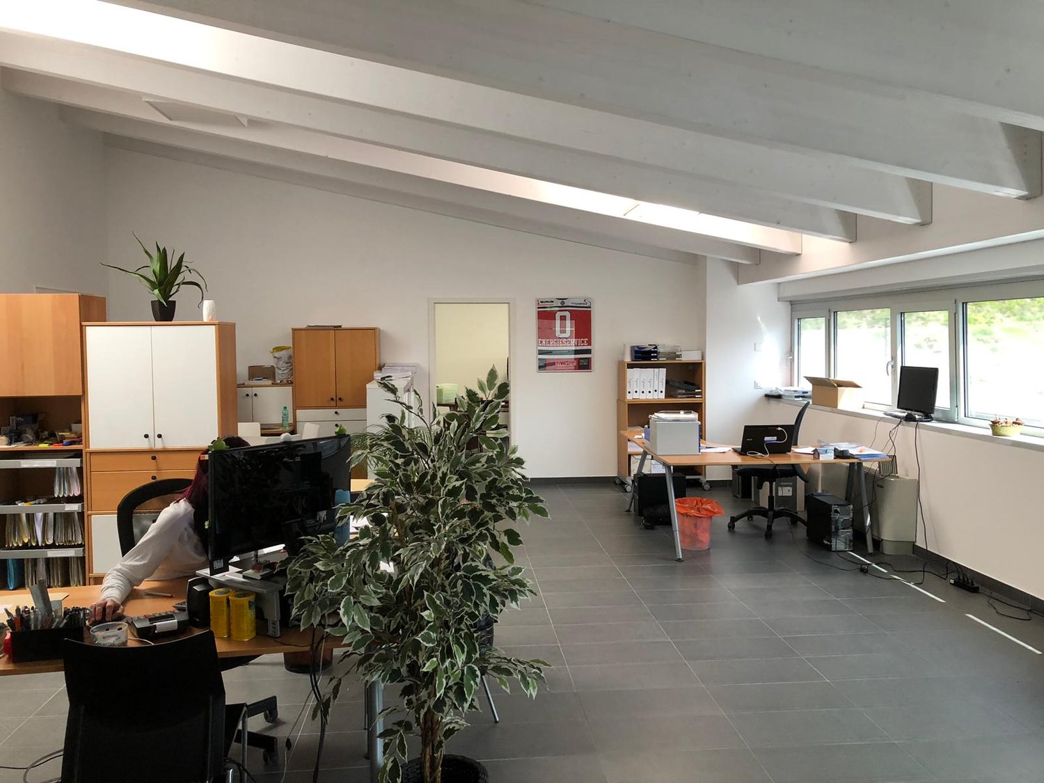 90m² office