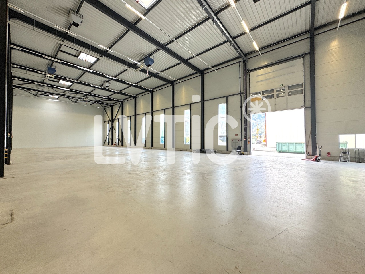 1080m² industrial object