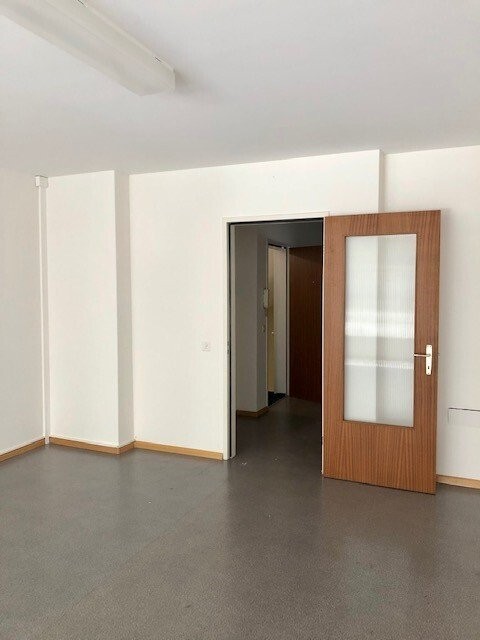 65m² office