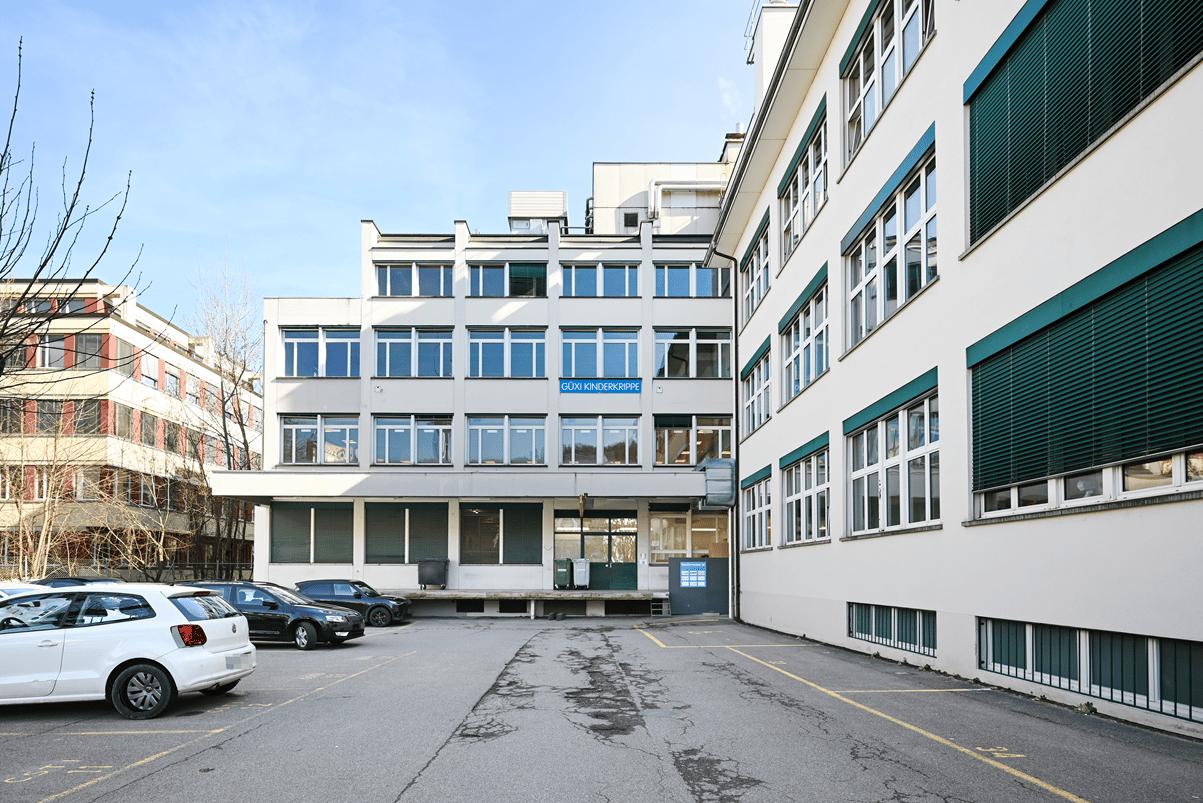 638m² office