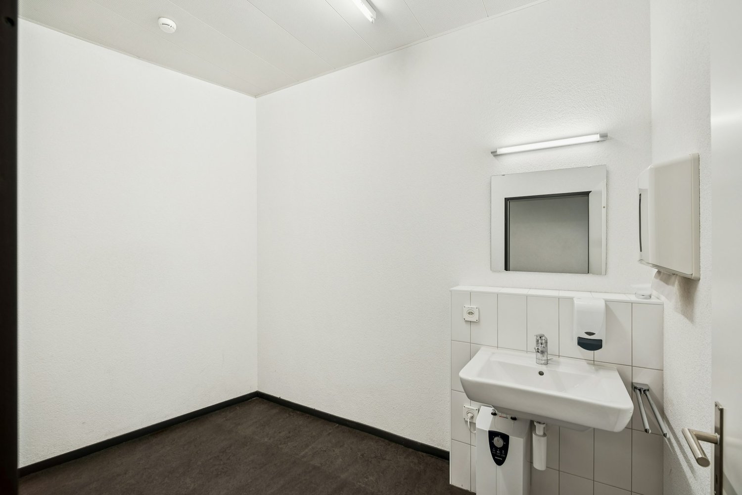 310m² commercial
