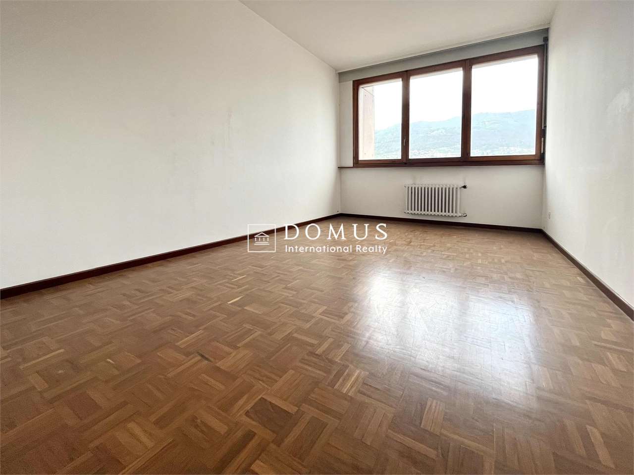 6 rooms apartment