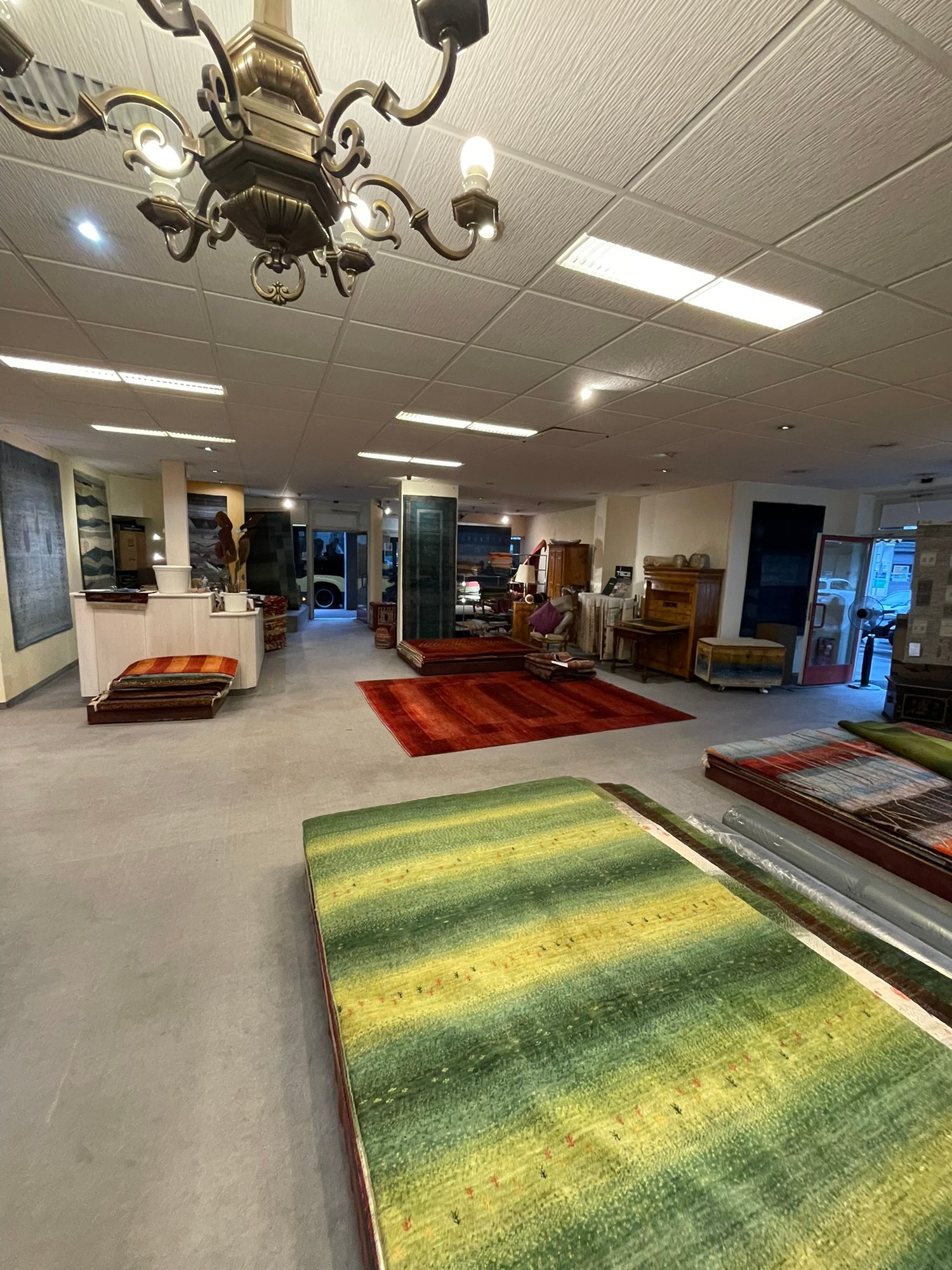 190m² shop
