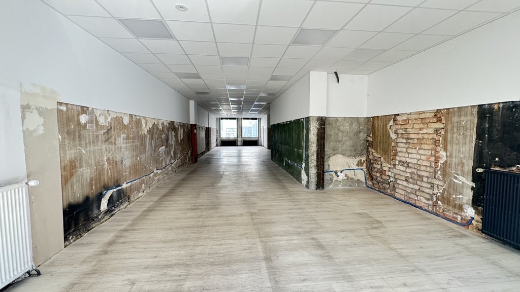 120m² shop