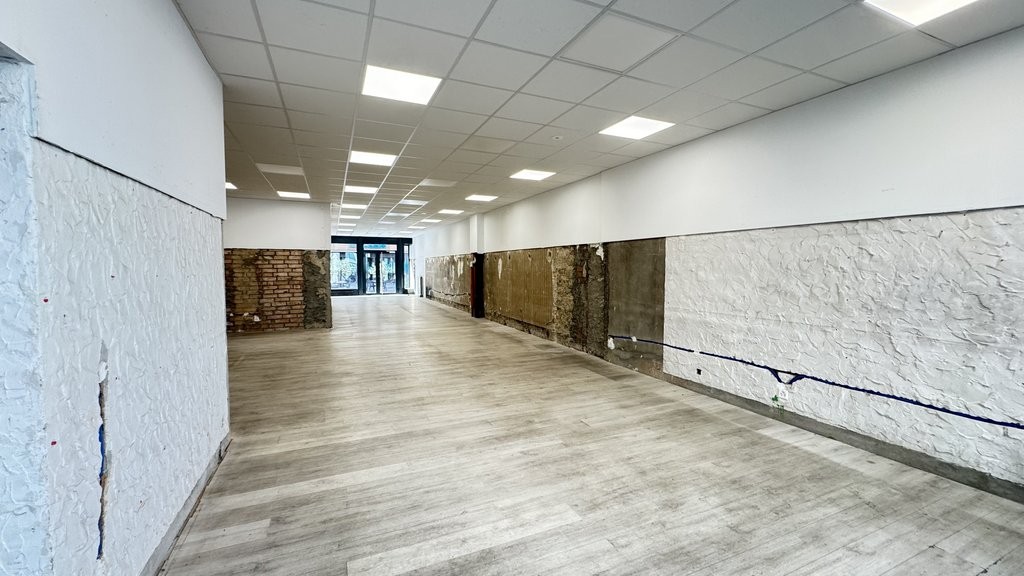 120m² shop