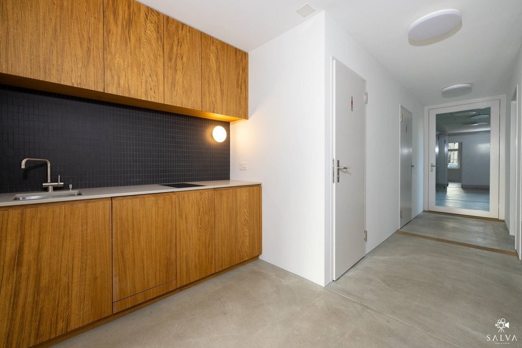 138m² office