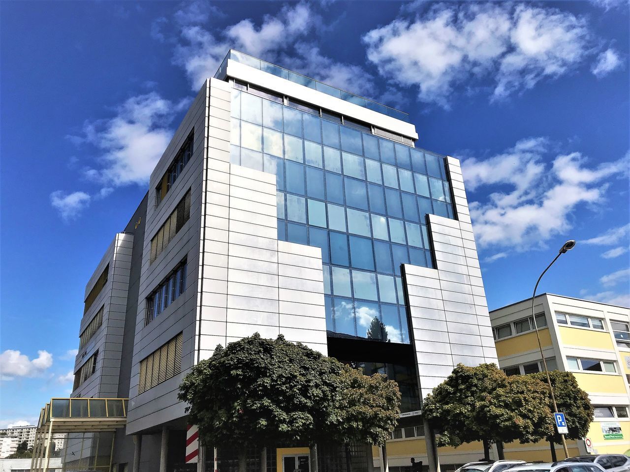 240m² commercial