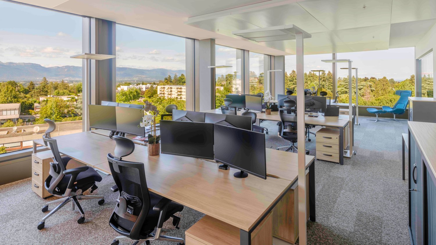 310m² office