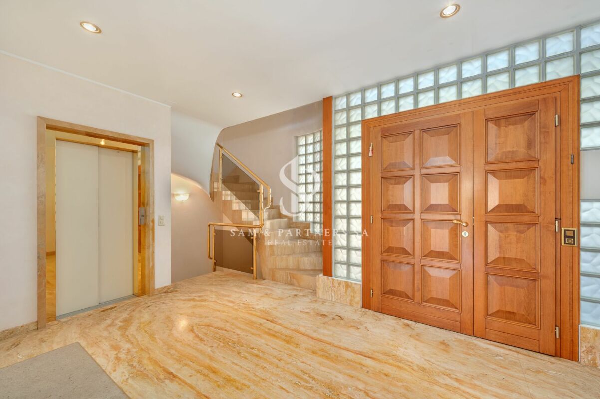 9 rooms apartment