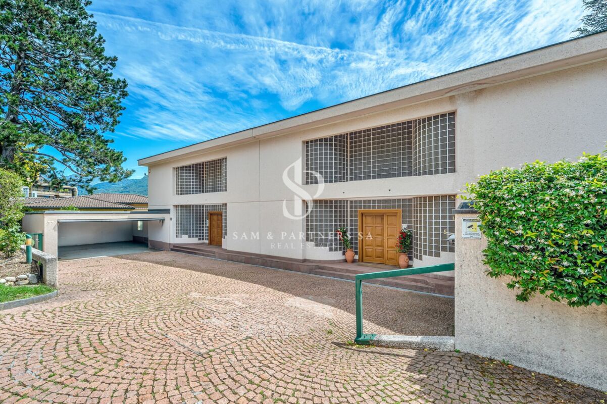9 rooms apartment