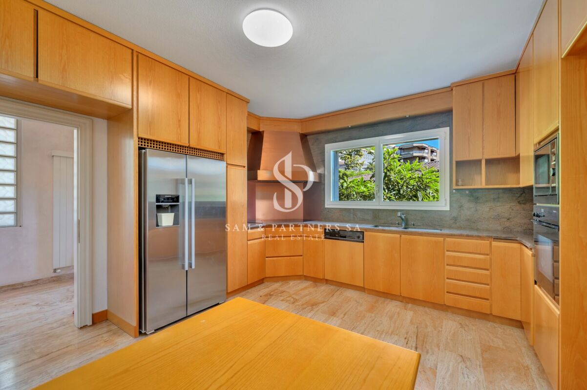 9 rooms apartment