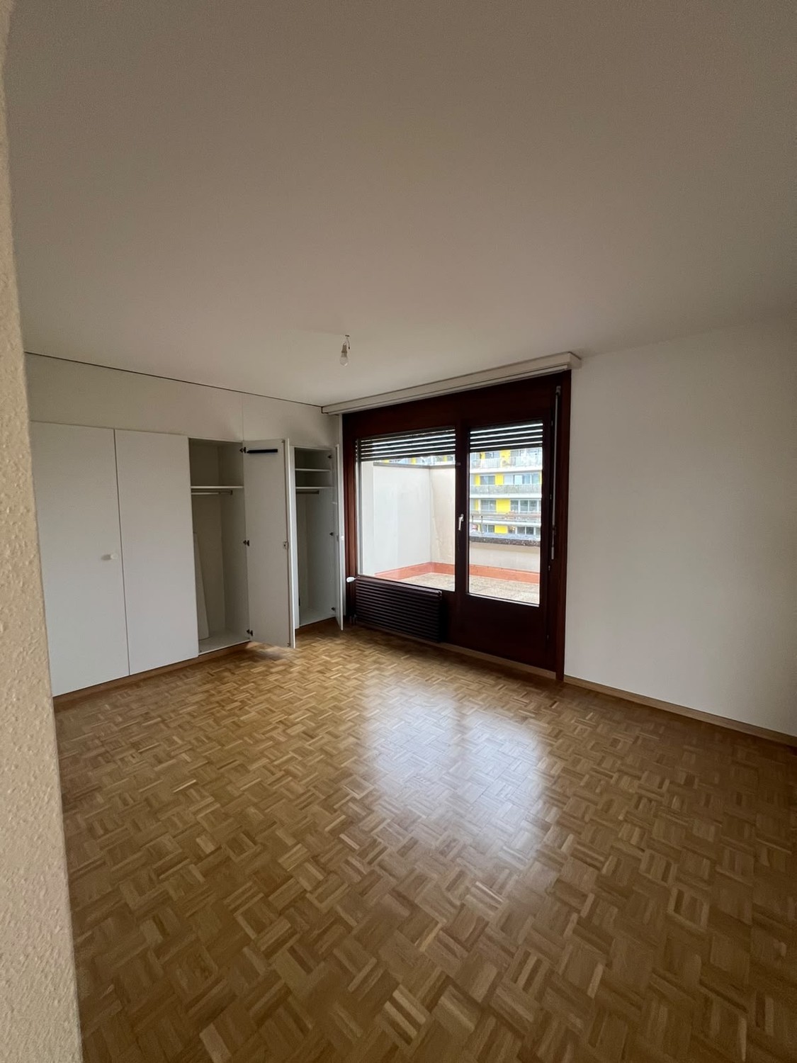 Appartement de 6 pièces

Frais d’agence à prévoir 
Dossier solvable uniquement 
Box en sus obligatoire de 220.-
Réf :MHEX101