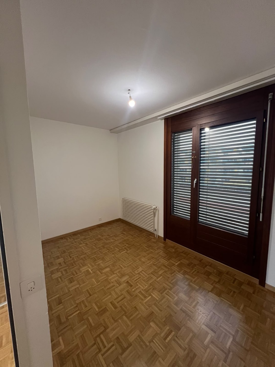 Appartement de 6 pièces

Frais d’agence à prévoir 
Dossier solvable uniquement 
Box en sus obligatoire de 220.-
Réf :MHEX101
