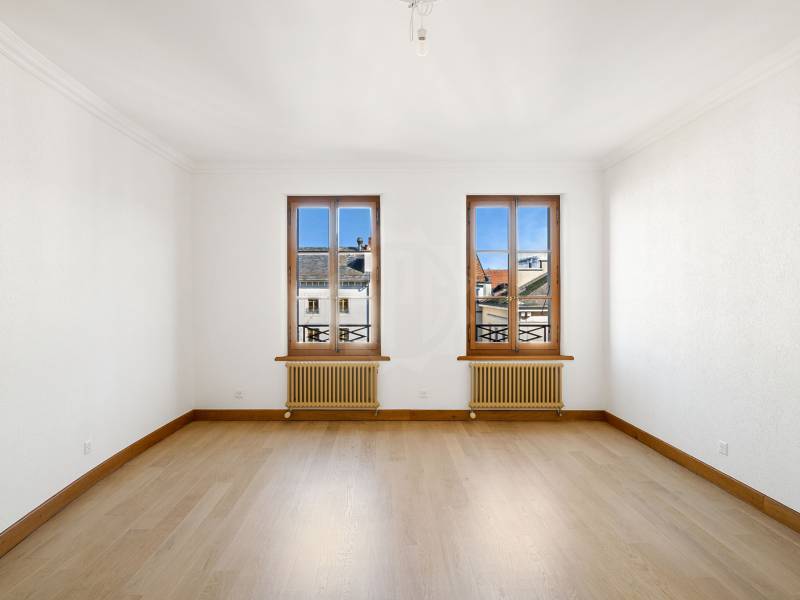 8 rooms apartment