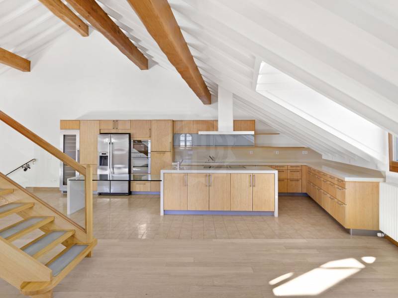 8 rooms apartment