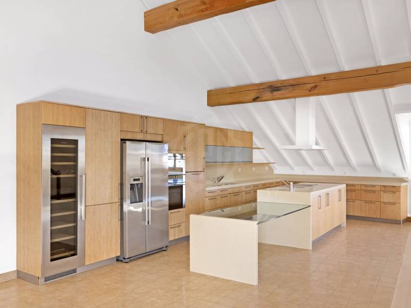 8 rooms apartment