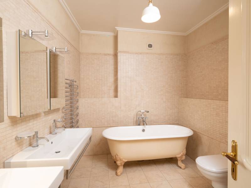 8 rooms apartment