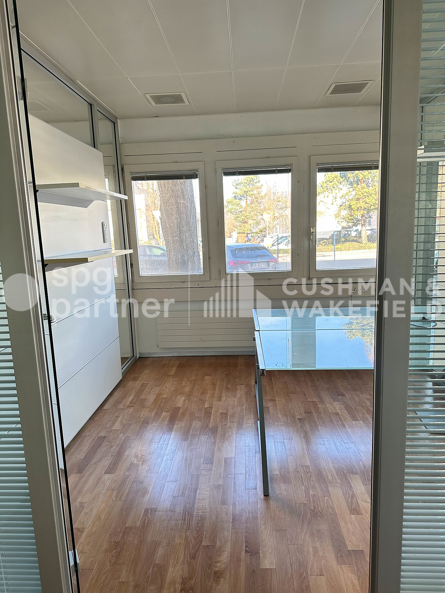 312m² office