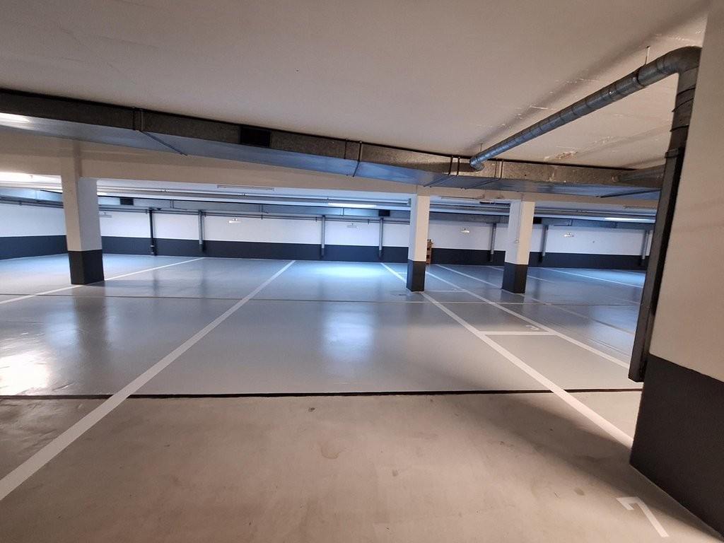 Da affittare subito o a convenire, un posto auto interno al canone mensile di CHF 350.00 + IVA.   
  
Candidature su Flatfox.   
  
Restiamo naturalmente a vostra disposizione per qualsiasi ulteriore informazione desideriate.