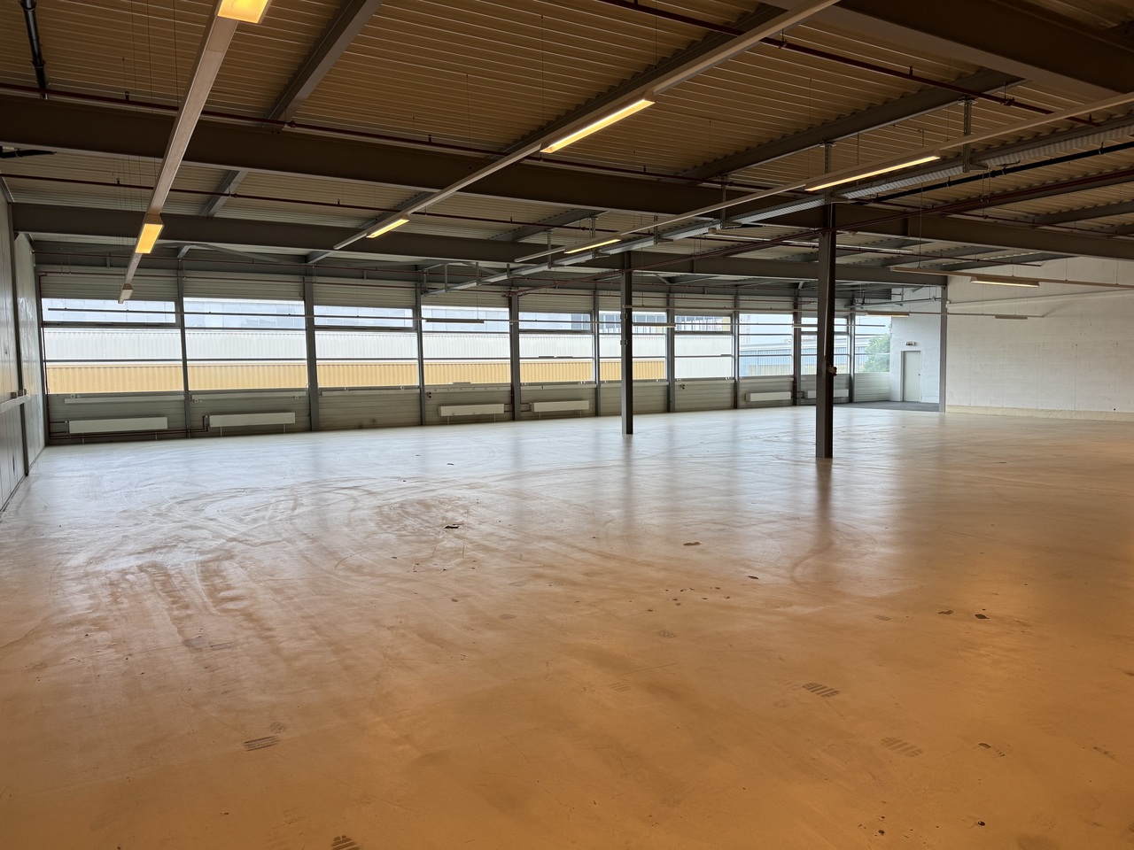 690m² Atelier