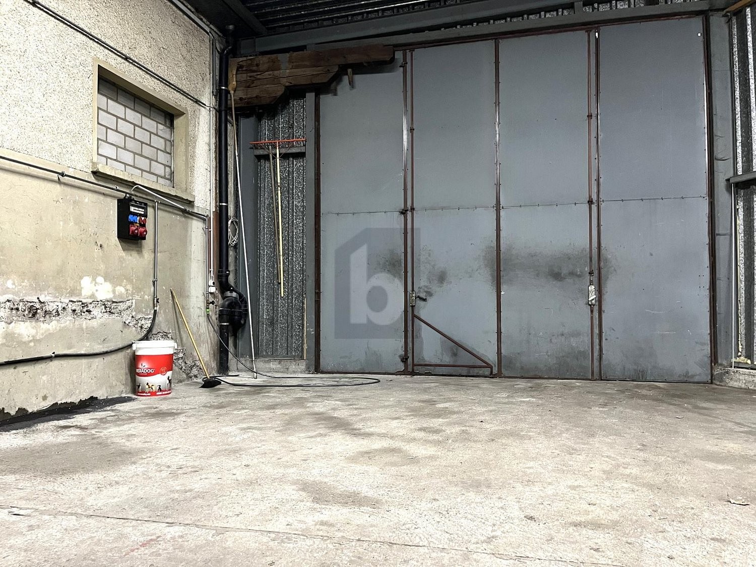 atelier di 200m²
