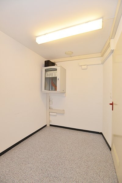 170m² office