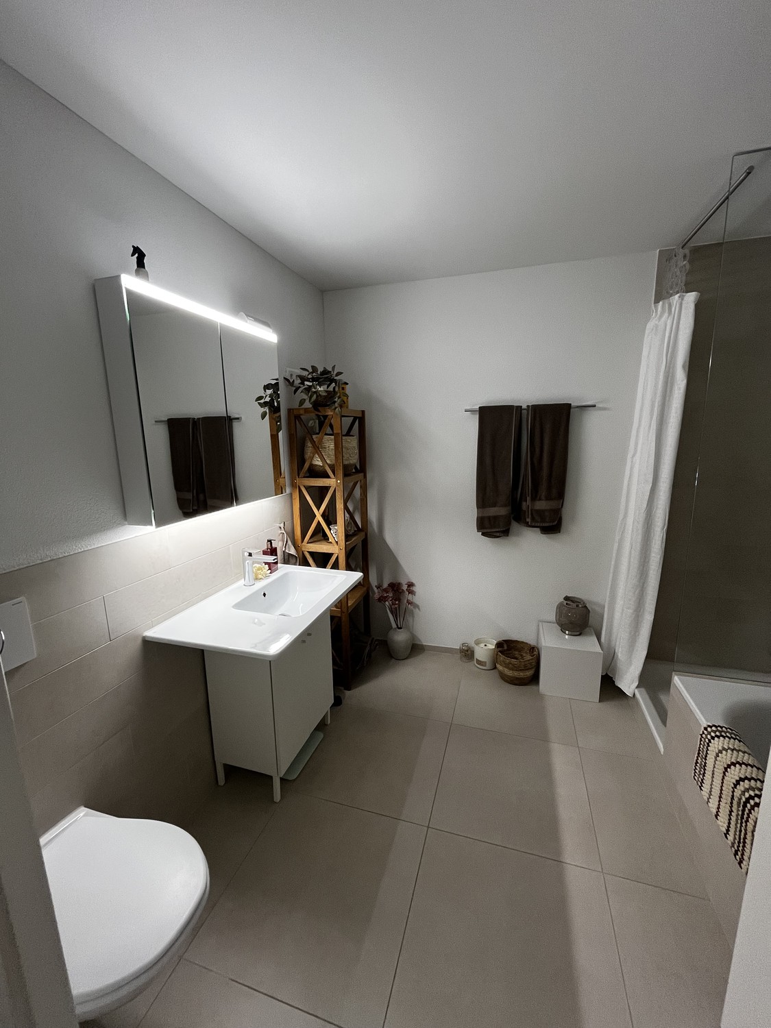 Grosses Zimmer in einer modernen Wohnung mit Garten – Februar bis Juni (flexibel)
