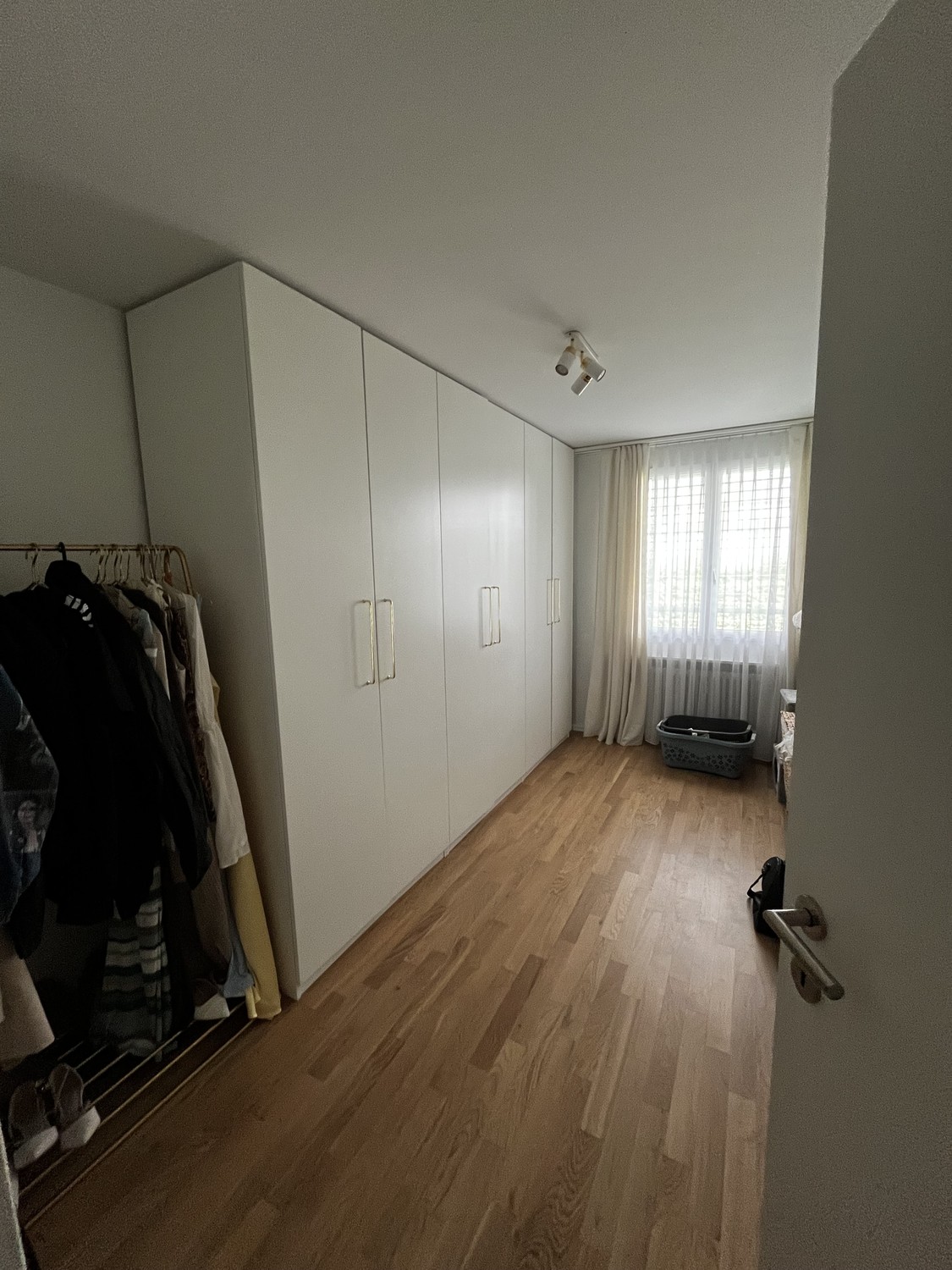 Grosses Zimmer in einer modernen Wohnung mit Garten – Februar bis Juni (flexibel)