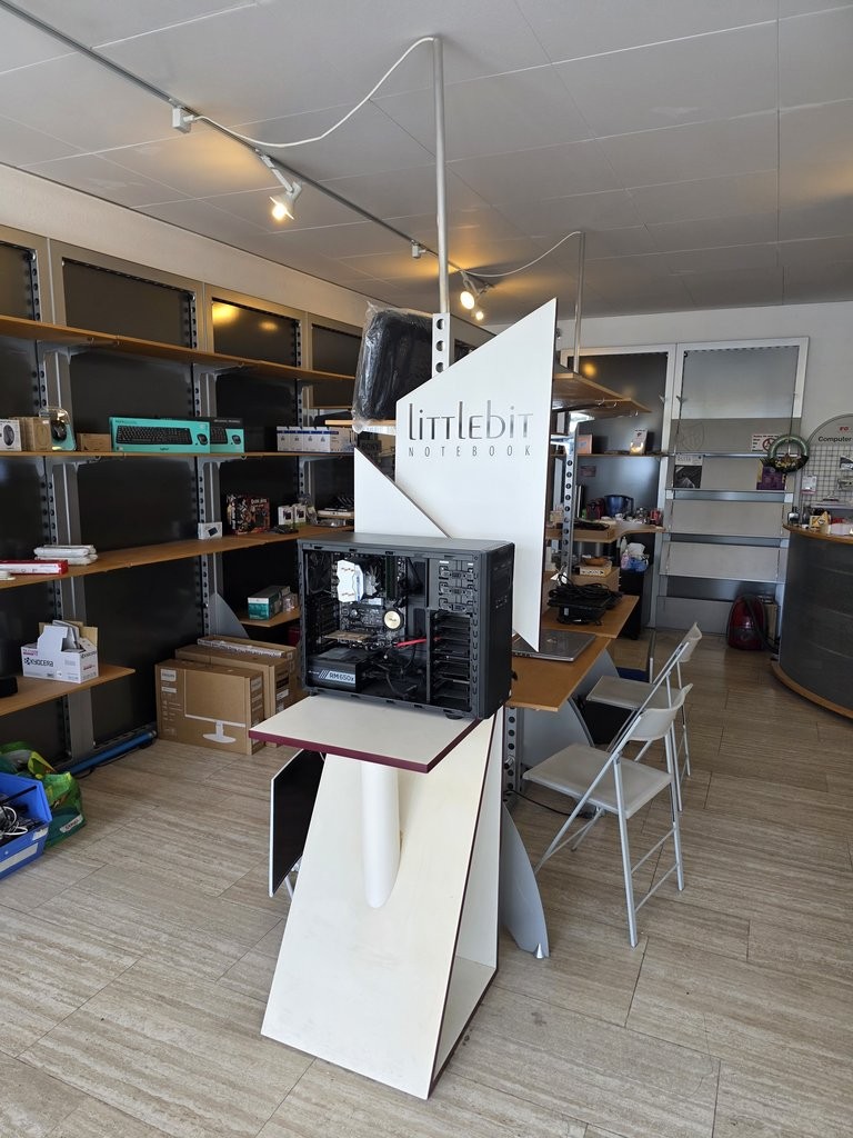 130m² shop