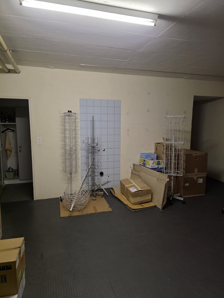 130m² shop