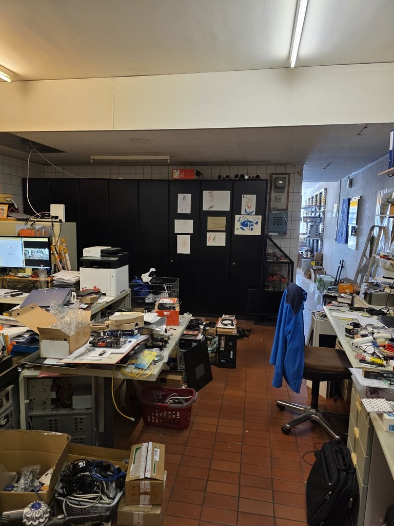 130m² shop