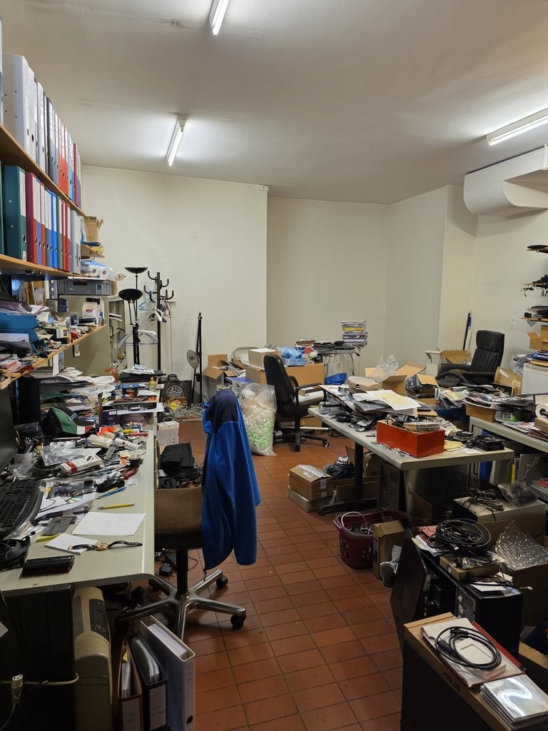 130m² shop