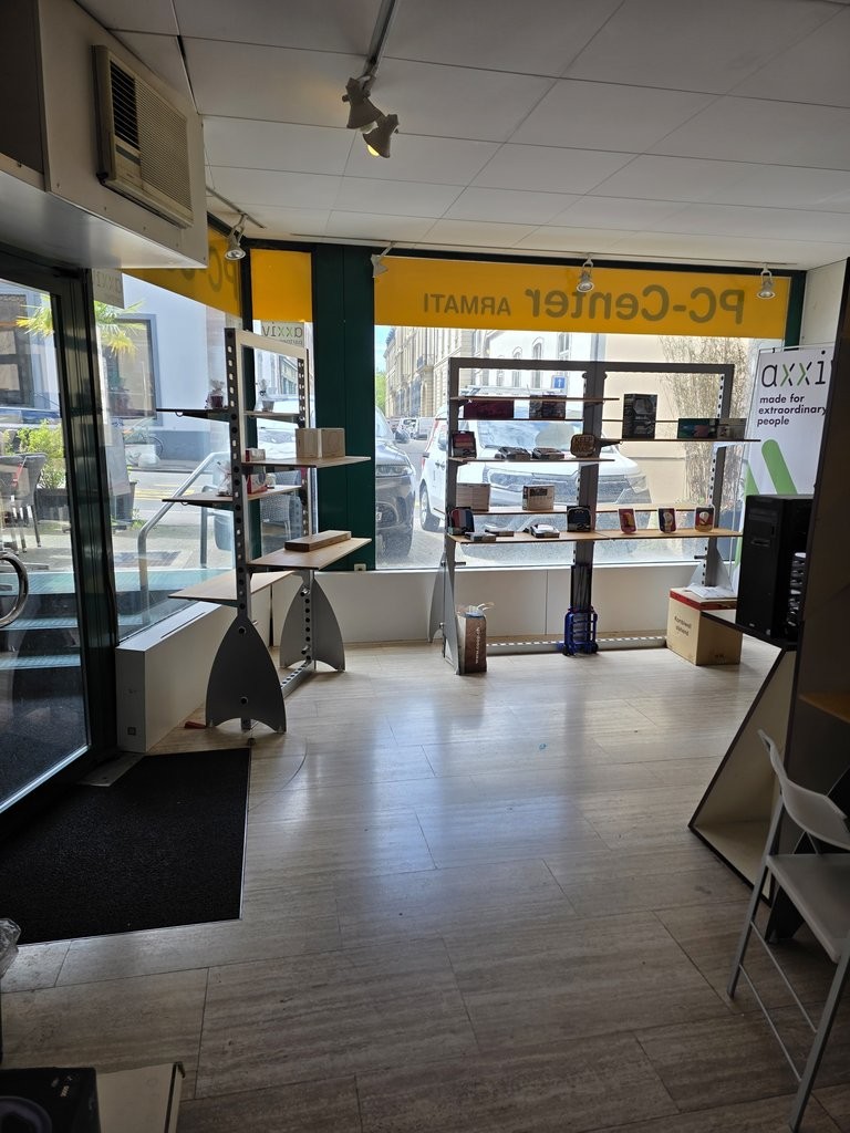 130m² shop
