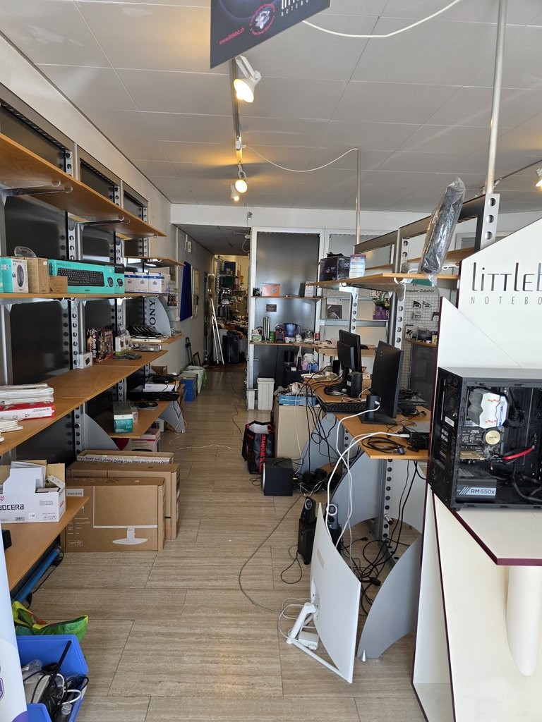 130m² shop