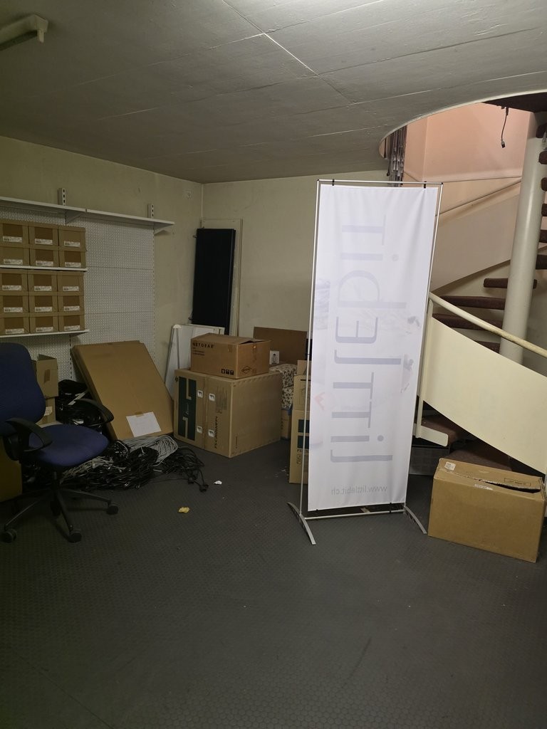 130m² shop
