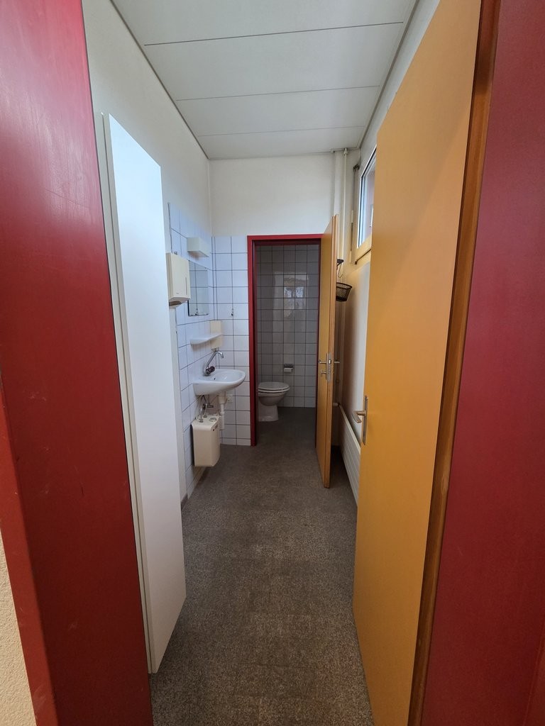 65m² commercial