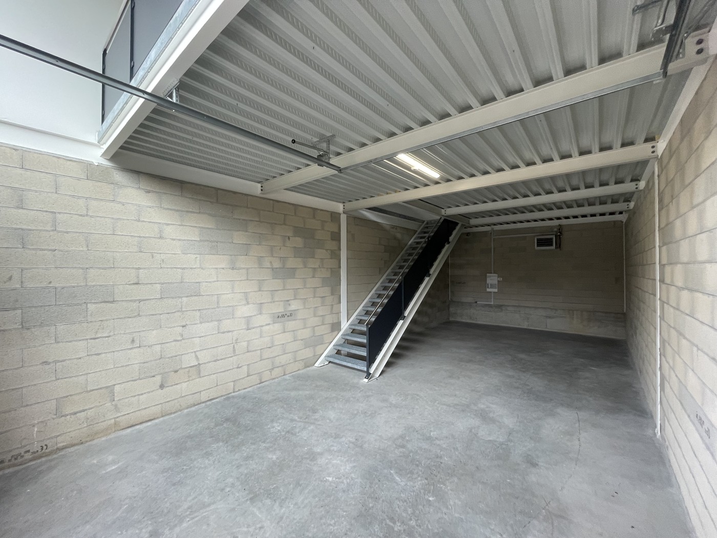 110-110m² commercial