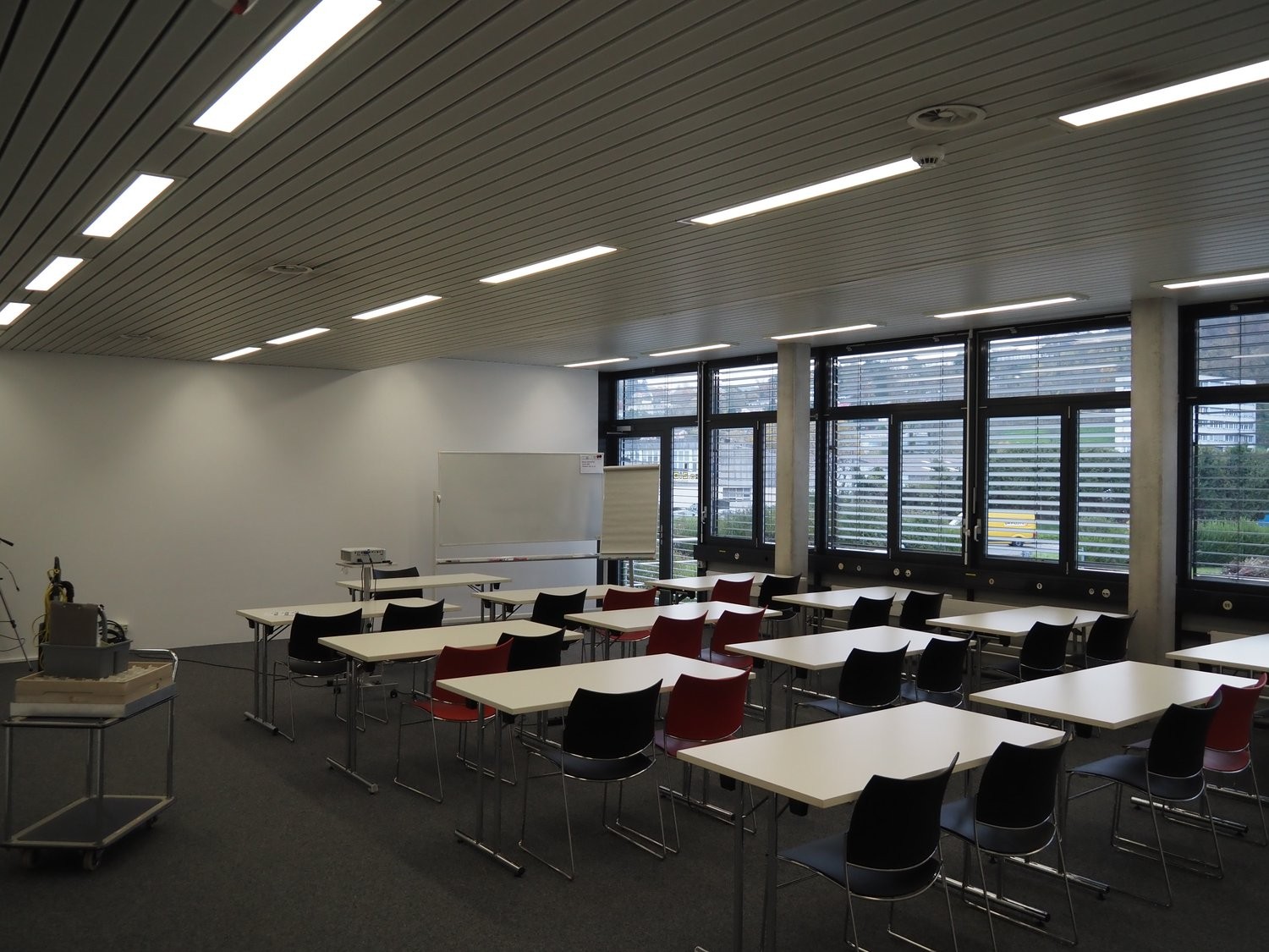 93m² office